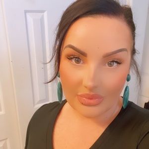 Meet your Posher, Jade